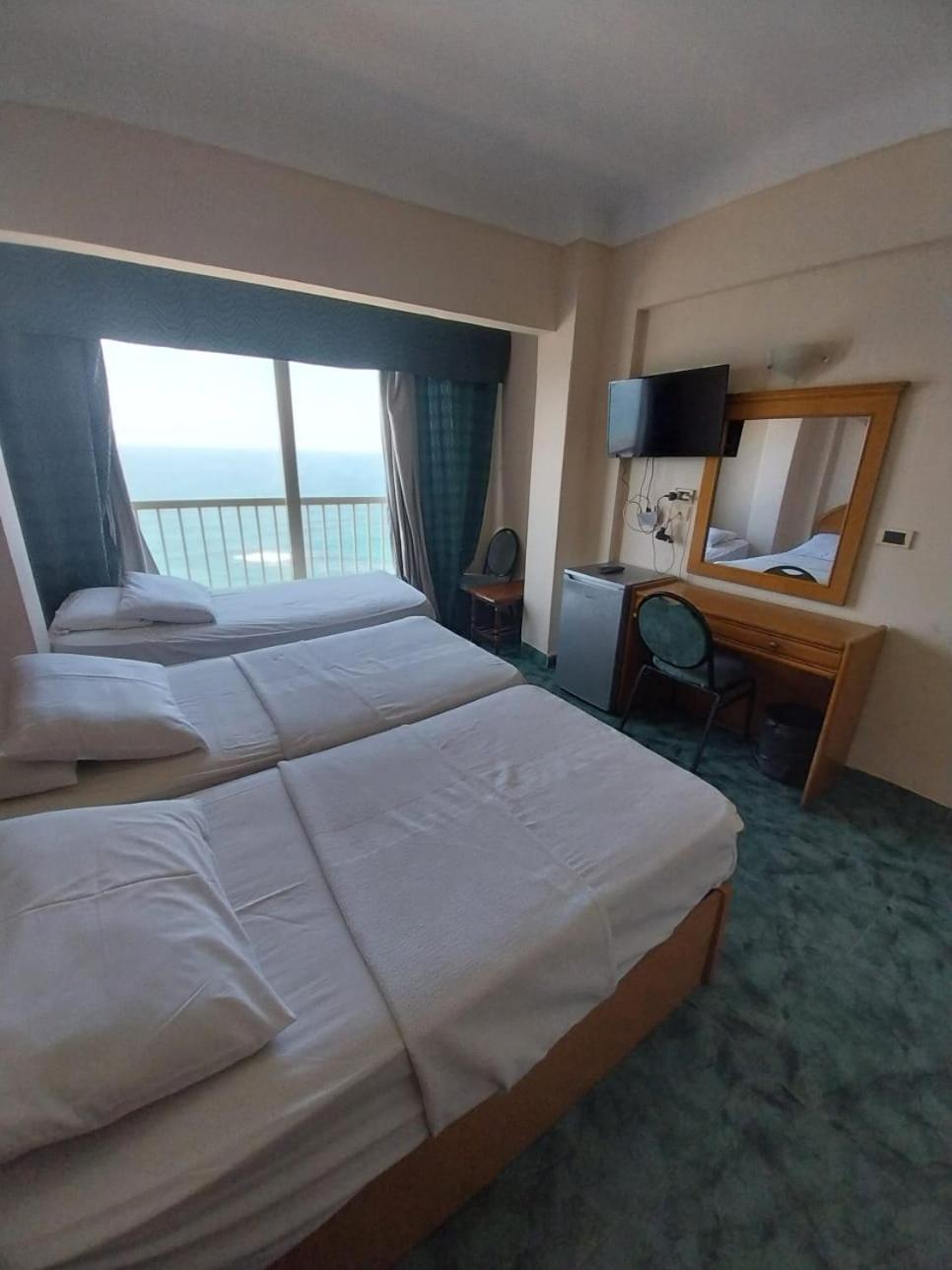Cleopatra Hotel Alexandria - Families Only الإسكندرية المظهر الخارجي الصورة