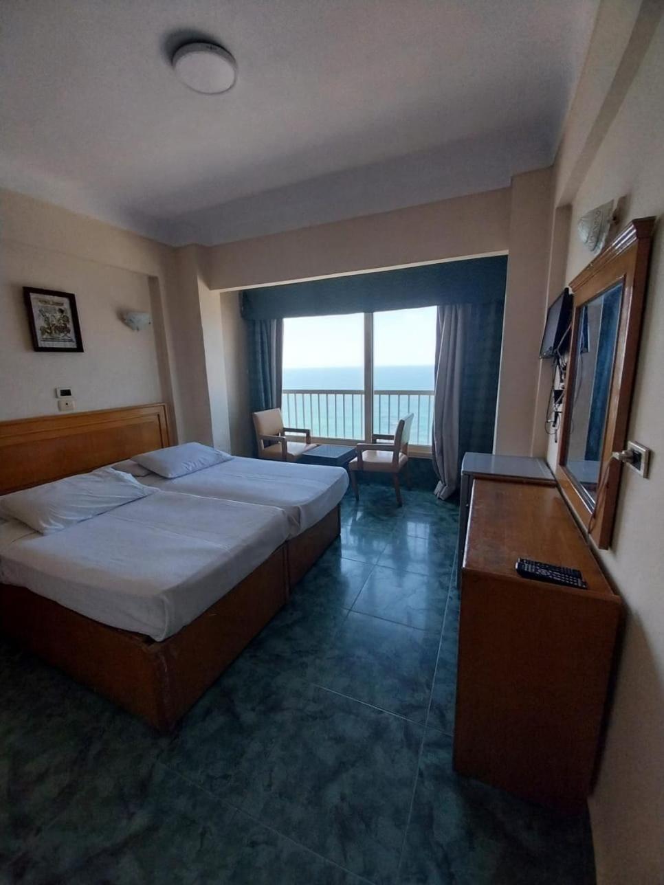 Cleopatra Hotel Alexandria - Families Only الإسكندرية المظهر الخارجي الصورة