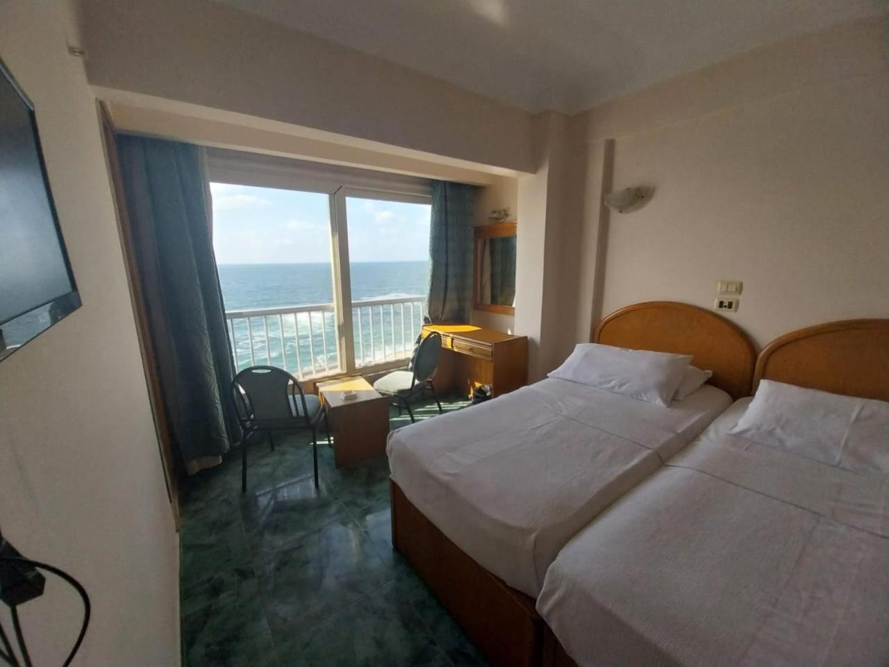 Cleopatra Hotel Alexandria - Families Only الإسكندرية المظهر الخارجي الصورة